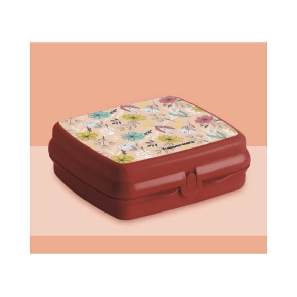 Tupperware Sandwich Keeper - Picture 3 of 4